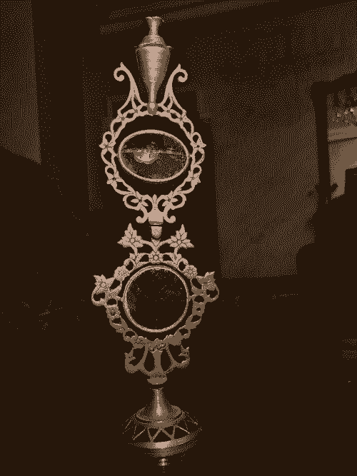 مرآة ومكحلة معدنية كلاسيكية بتصميم زخرفي فاخر قطعة ديكور أنيقة تجمع بين المرآة والمكحلة بتصميم معدني