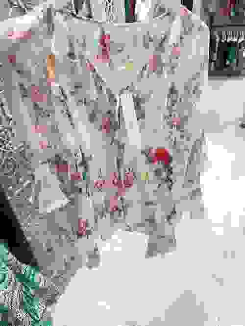 CML 我把心留在了格拉纳达系列:系带V领衬衫配层叠荷叶边