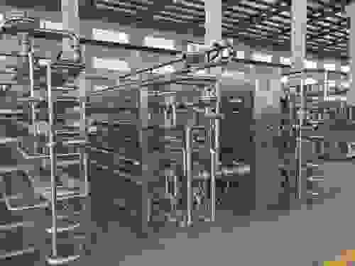 UHT high-temperature instantaneous sterilizer with sleeve