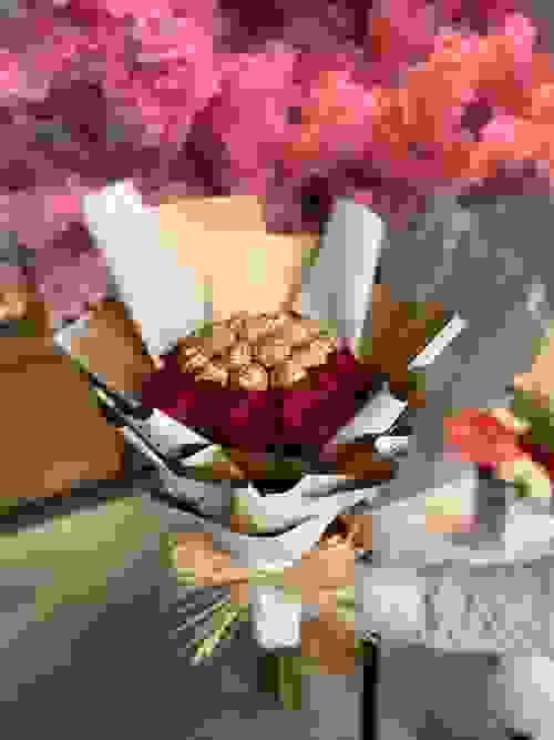 Bouquet de Roses naturelles et de chocolats