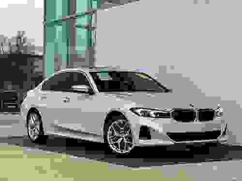 2025 BMW 3 Series 330i xDrive / 5.010 millas
