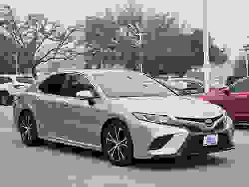 2019 Toyota Camry Hybrid SE / 60,334 miles