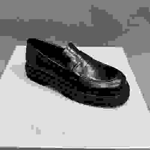 黑色厚底Loafer
