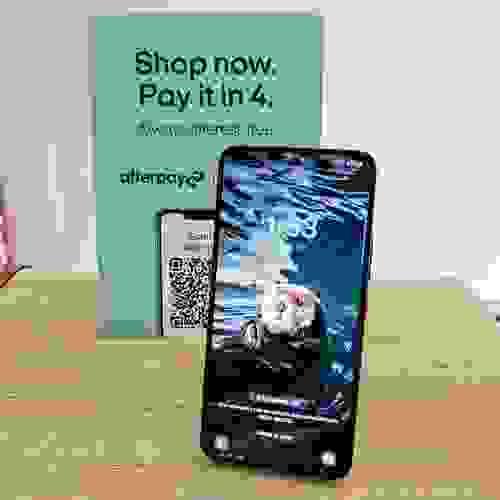 SAMSUNG S22 5G 256GB BLACK PERFECT CONDITION RECEIPT&WARRANTY