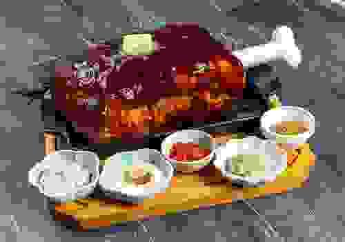 あのマンガに登場するような塊肉 ”宴肉”