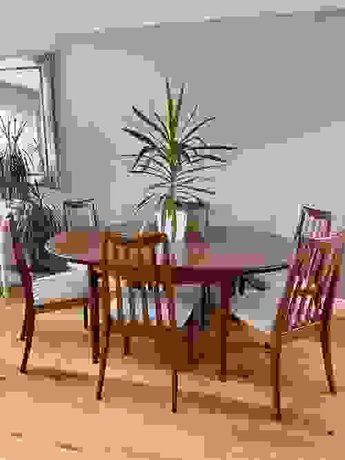 G Plan Round Extending Dining Table with a Set of 6 G Plan Fresco Chairs