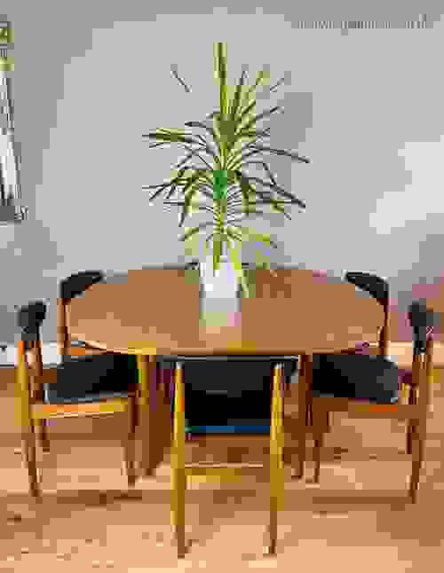 SOLD SCHREIBER Retro 1970s Set of 6 Black Vinyl Chairs & Matching Oval Dining Table 