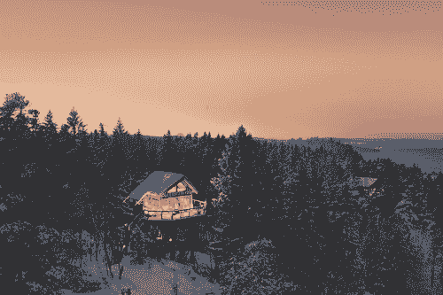 FAMILY-FRIENDLY TREEHOUSE