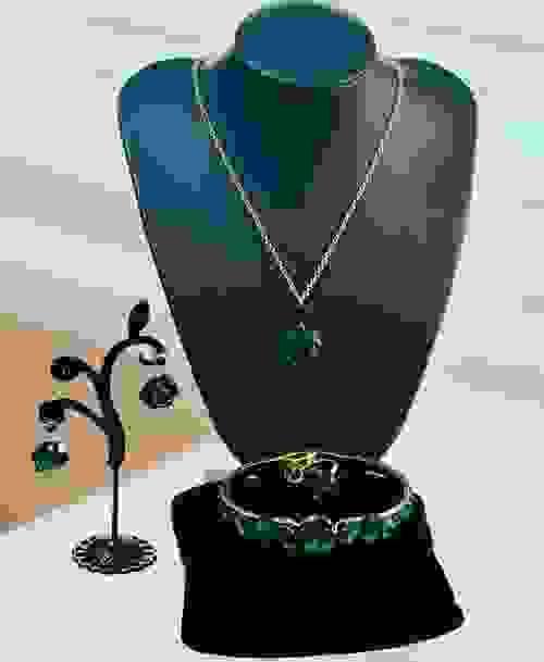 Set de cadena, aretes,pulsera y anillo