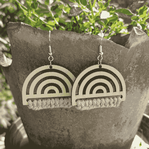 boucles d'oreilles en bois et macramé 