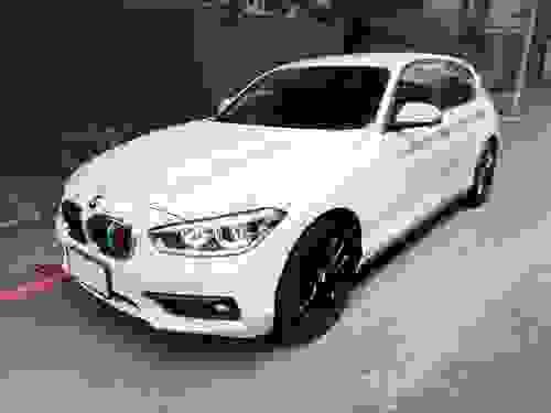 2018年  BMW 118i 白色 跑10萬公里