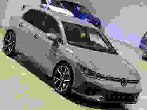 VOLKSWAGEN GOLF 8 GTI CLUBSPORT – 300 CH DSG7 – MOONSTONE GRAY 
