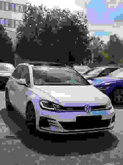 VOLKSWAGEN GOLF 7.5 GTI – 245 CH – DSG7 – TOIT OUVRANT – PURE WHITE 