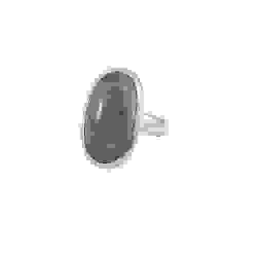 Ring in Silver set with one Labradorite Cabochon size 16