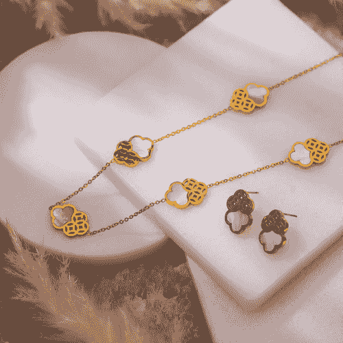 NECKLACE AND EARRING