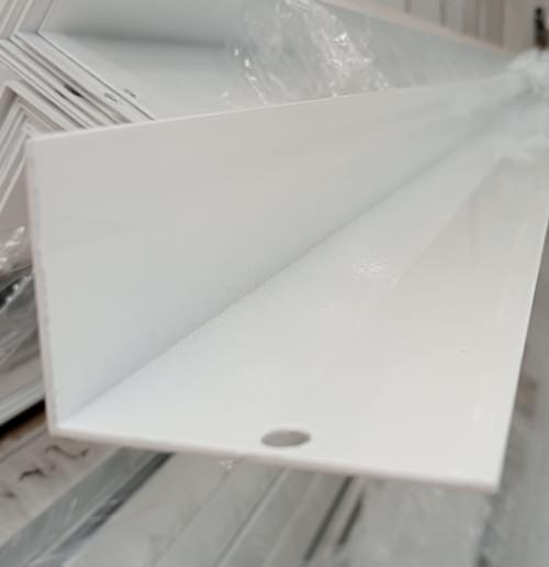 Angulo de aluminio de 90x60mm blanco