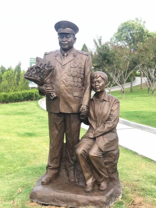 Cast bronze life size statue for outdoors decoration