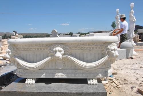 Stone hand carved bathtub for home usage