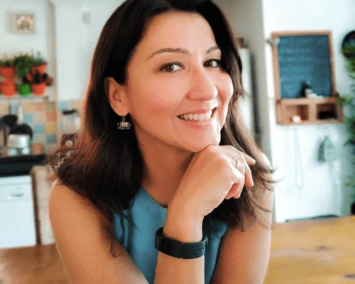 BOOK A CONSULTATION WITH OXANA