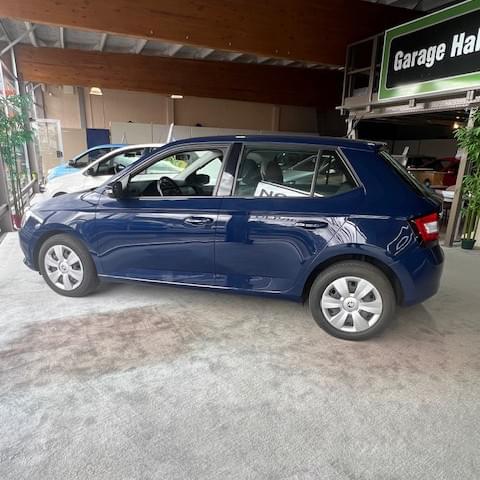 Skoda Fabia - bleu foncé - 5 portes - TROP TARD, Vendue
