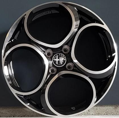 アルファロメオ 純正 ジュニア 18インチ アルミホイールセット