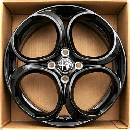 アルファロメオ ジュニア 18インチ 4-SPOKE アルミホイールセット(ダイアモンドブラック)
