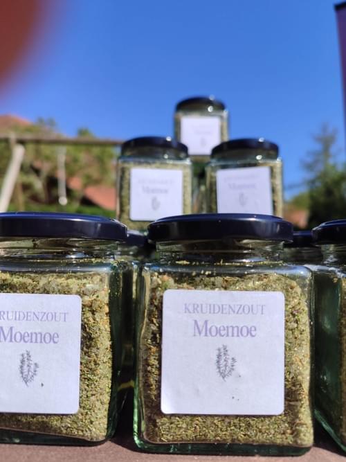 Kruidenzout moeme