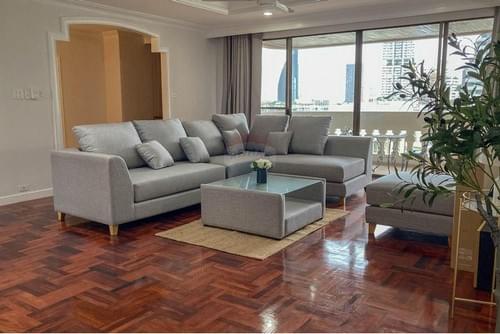 Spacious 4-Room Residence on Sukhumvit 43 — Walk to BTS Phrom Phong