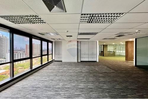 Big Premium open 550m² Office Space in Watthana, Bangkok