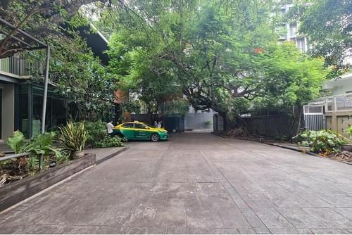 Land in Sukhumvit Phrom Pong — Land with House & Commercial Space
