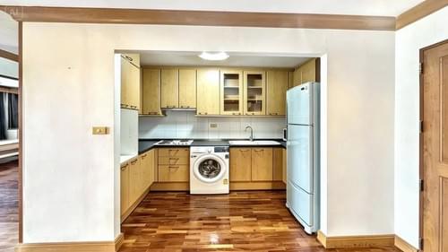 Lavish 2-Bedroom Residence at Supreme Ville, Sathorn