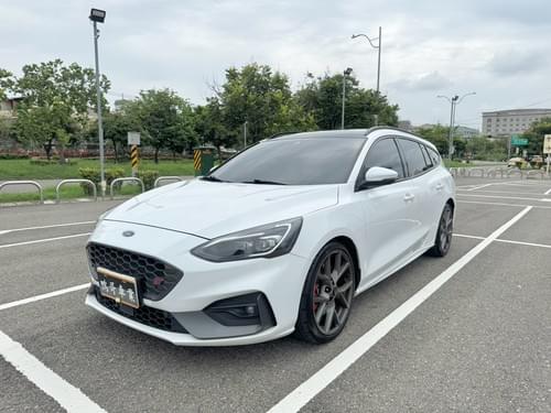 2020 Ford Focus Wagon ST 2.3