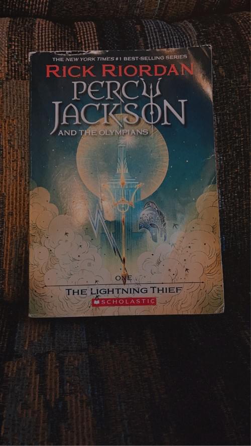 PERCY JACKSON AND THE OLYMPIANS - THE LIGHTNING THIEF BY: ROCK RIORDAN
