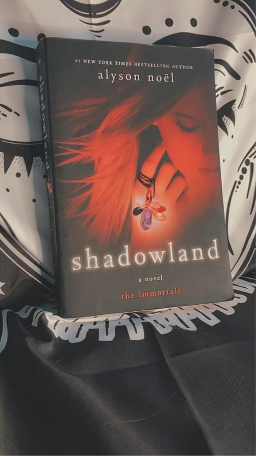 SHADOWLAND BY: ALYSON NOEL