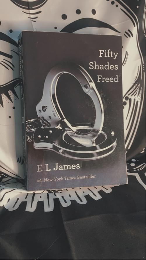 FIFTY SHADES FREED BY: E.L. JAMES