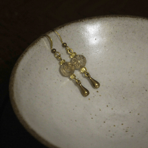 經典透紋珠黃銅耳墜