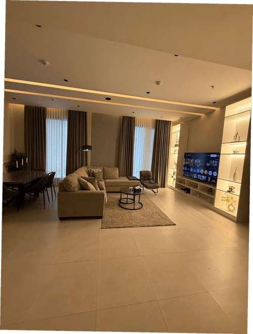 شقه فاخرة مؤثثة 3 غرف نوم وصاله ونادي رياضي 14000 ريال شهري