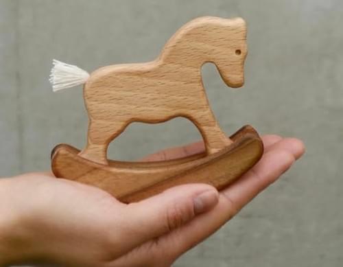 淺色木製搖搖馬 Handmade miniature wooden horse toys