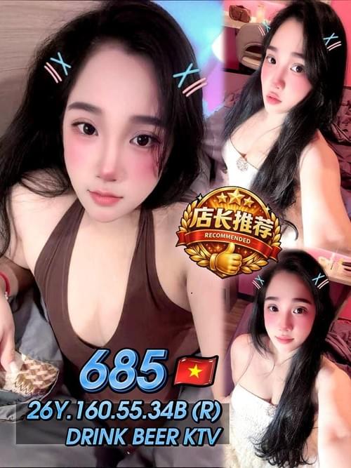 685