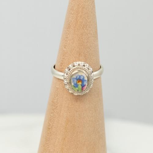 Blue flowers in oval ornate bezel Ring R-022