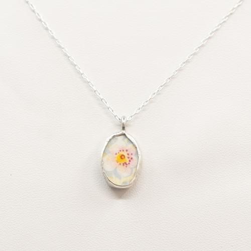 White flower with yellow center Silver Pendant SP--013