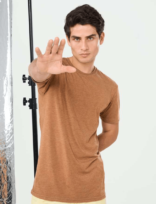 Camiseta Triblend Cuello Redondo para Caballero – Estilo y Comodidad con un Toque Sofisticado