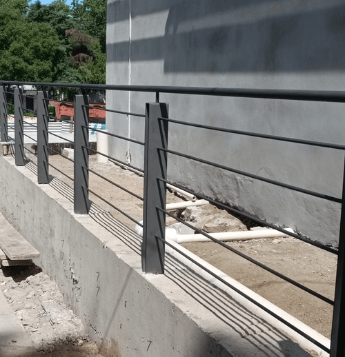 Baranda en redondo y planchuelas