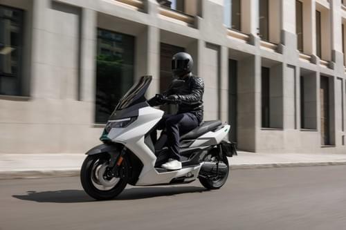 Nerva EXE 2 - Le scooter GT 100% électrique, doté d'une technologie de pointe et de batteries BYD.