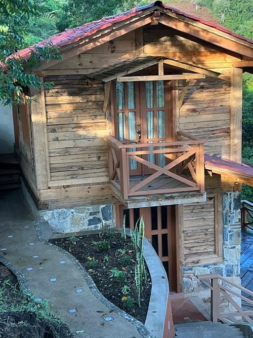 Cabaña Kolo " Donde la calma fluye como una cascada"
