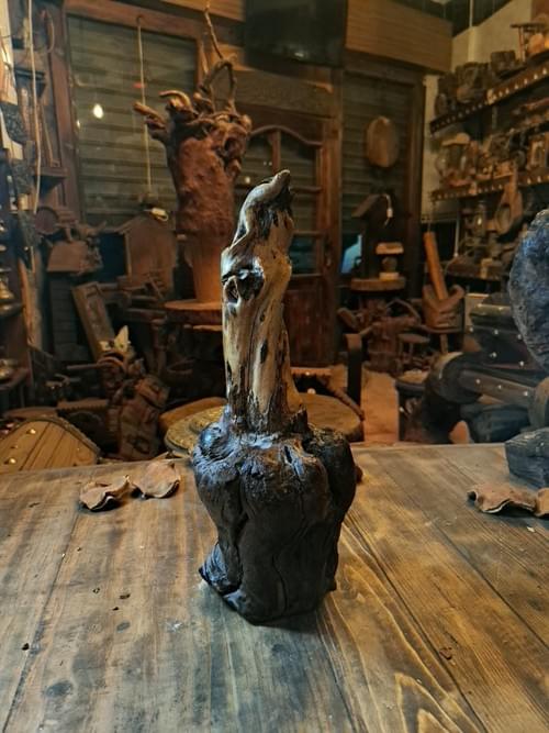 قطعة فنية مصنوعة يدويًا من خشب طبيعي ثمين