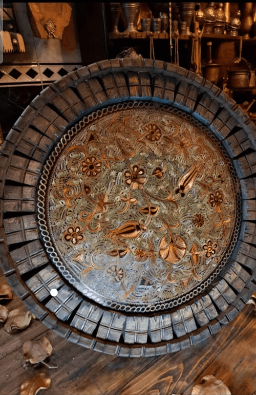 تحفة ديكور دائرية فاخرة بنقوش شرقية كلاسيكية – قطعة أنتيك فنية مميزة قطعة ديكور دائرية كبيرة بتصميم