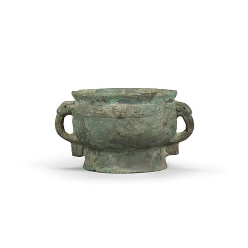 A Rare Archaic Bronze ‘Er Bing Wu’ Gui (聑秉毌簋)