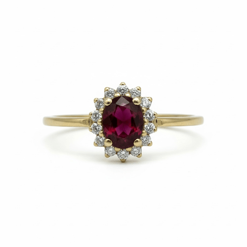 Anillo Rubí Oval con Halo de Diamantes