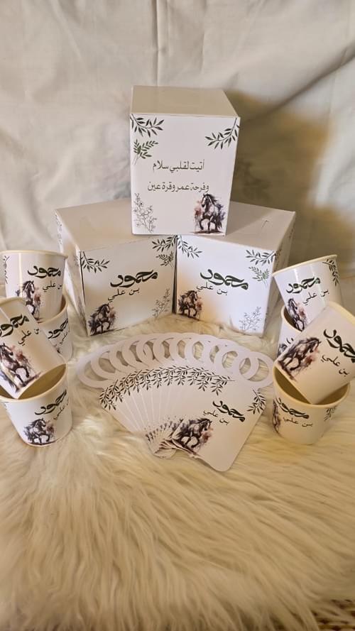 أكواب ورقية وصناديق كلينكس مطبوعة